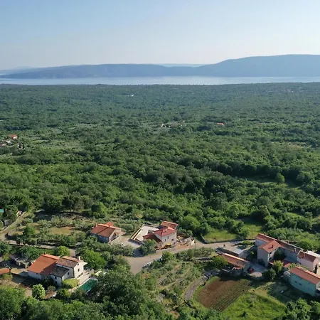 Depikolo *countryside 아파트 Bajcici